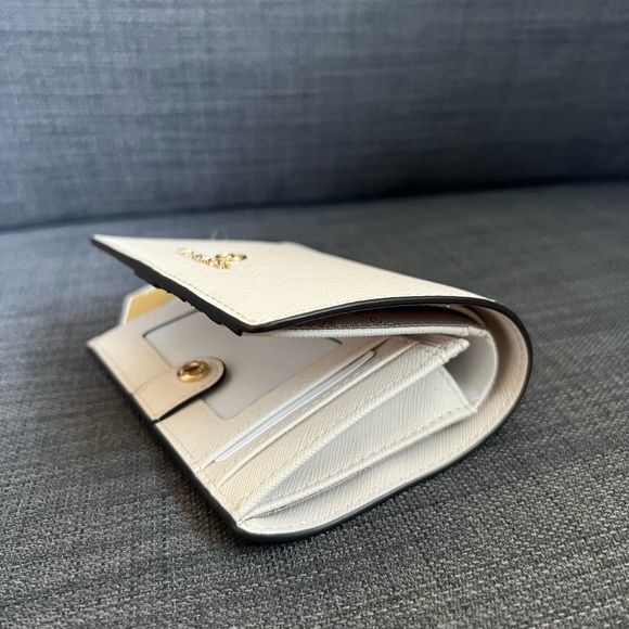 NEW MICHAEL KORS LEATHER CHARM MEDIUM SLIM WALLET - Picture 5 of 11